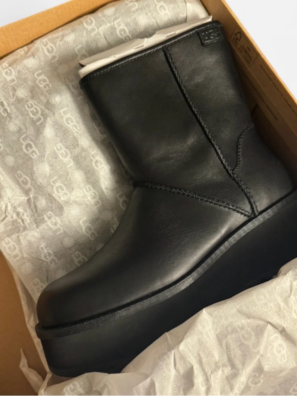 UGG Boot - Picture 5 of 7